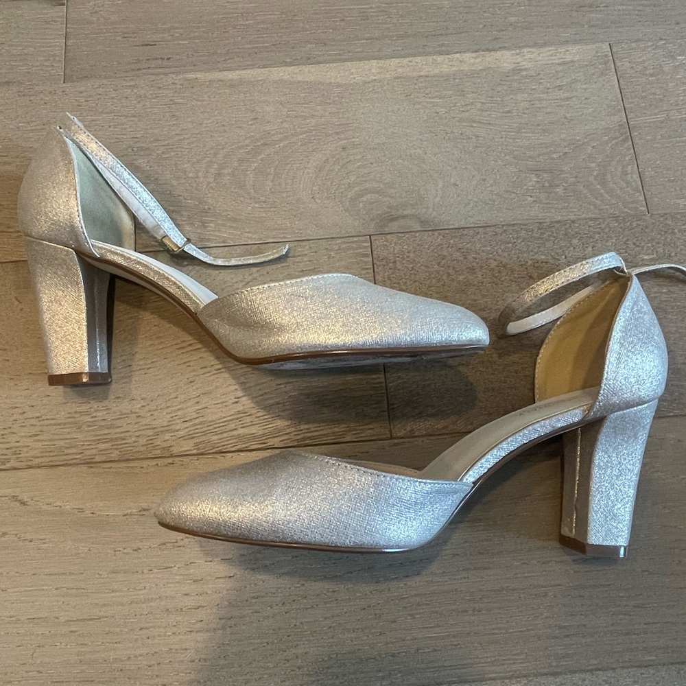 Touch Ups By Benjamin Walk Amanda Pump size 8.5